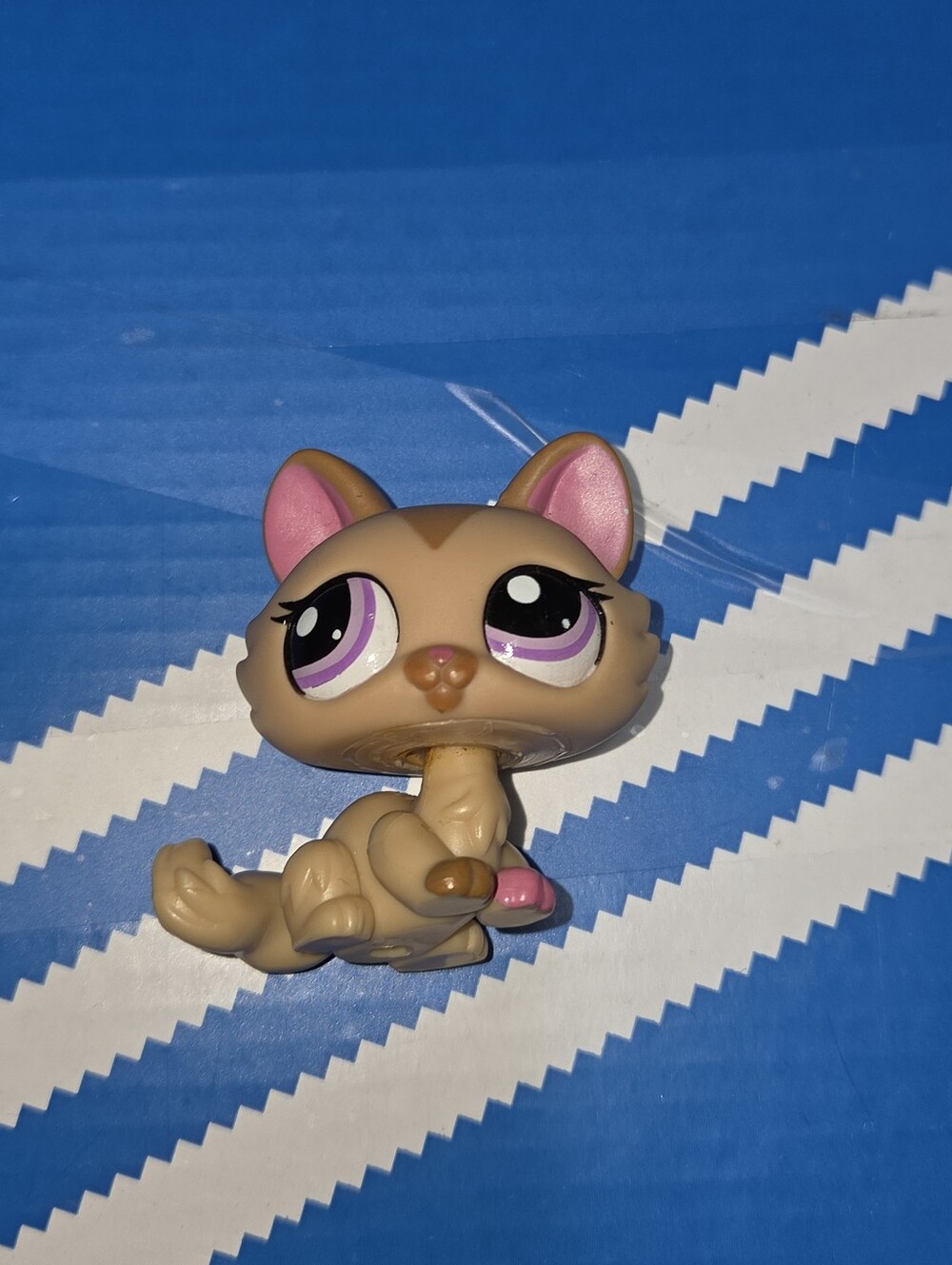 Littlest Pet Shop LPS Crouching Cat Tan and Pink Small Figure with Purple Eyes